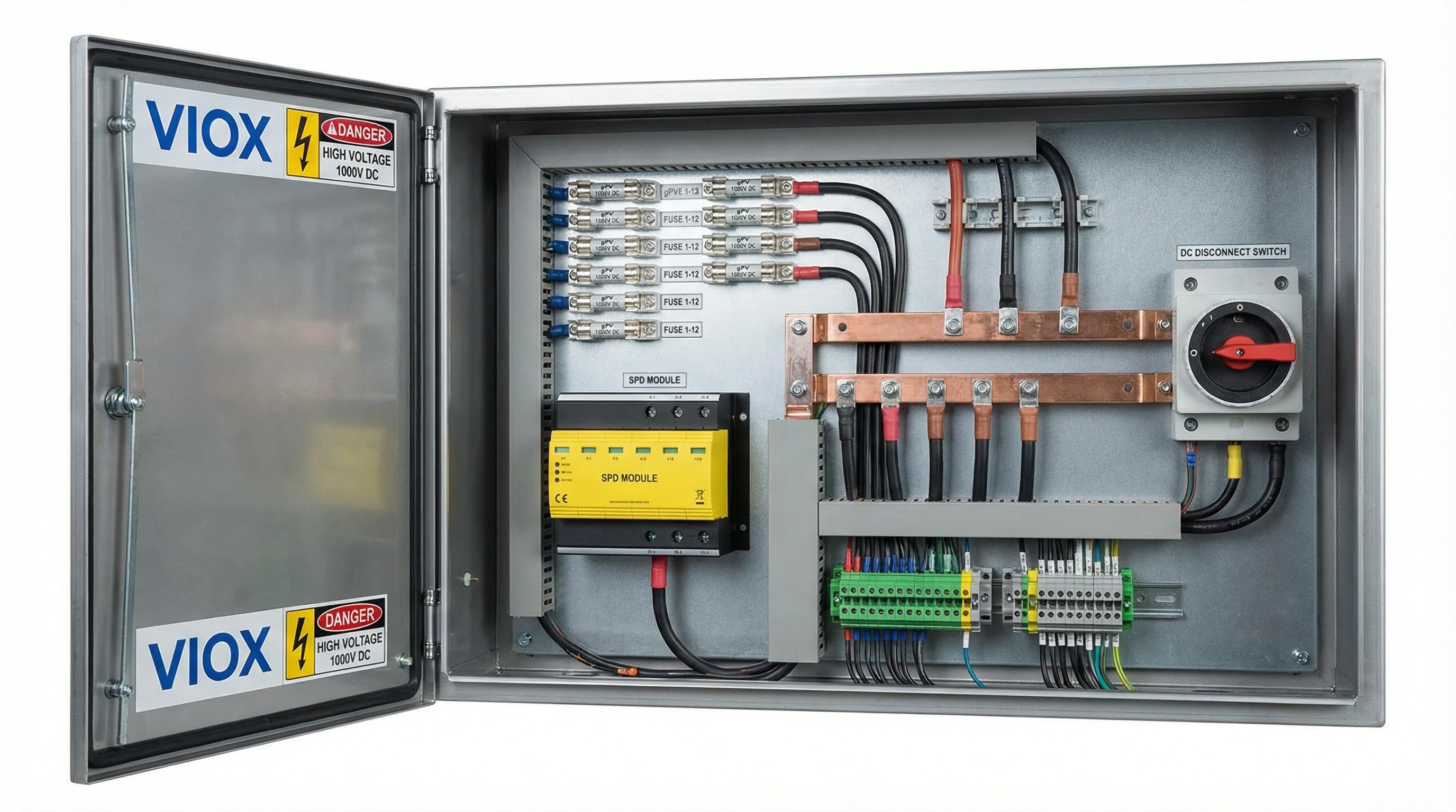 المكونات الداخلية لصندوق تجميع الطاقة الشمسية VIOX التي تعرض صمامات 1000 فولت تيار مستمر، وحماية من زيادة التيار SPD، وقضبان التوصيل، وكتل طرفية لحماية سلسلة PV